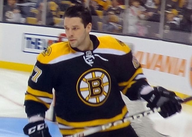 Benoit Pouliot during a pre-game skate as a Boston Bruin. Photo credit: Wikimedia Commons, Meowwcat.