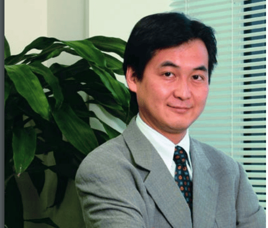 Alumnus Takeshi Natsuno smiling.